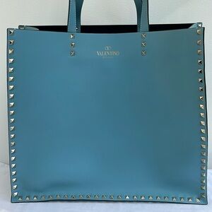 VALENTINO Leather rockstud large tote bag powder blue